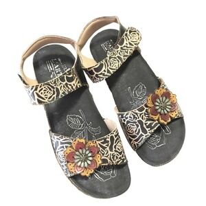 L'Artiste Spring Step Cuteness Black Leather Wedge Embossed Sandal Size 5 Flower